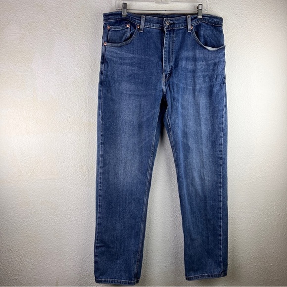 LEVI’S 550 JEANS. Great used condition. Size 38/32. Medium Wash. Frayed hems - Picture 1 of 8